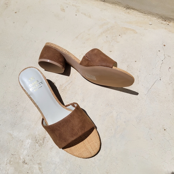 Low Heeled Sandals Brown - Picture 8 of 11